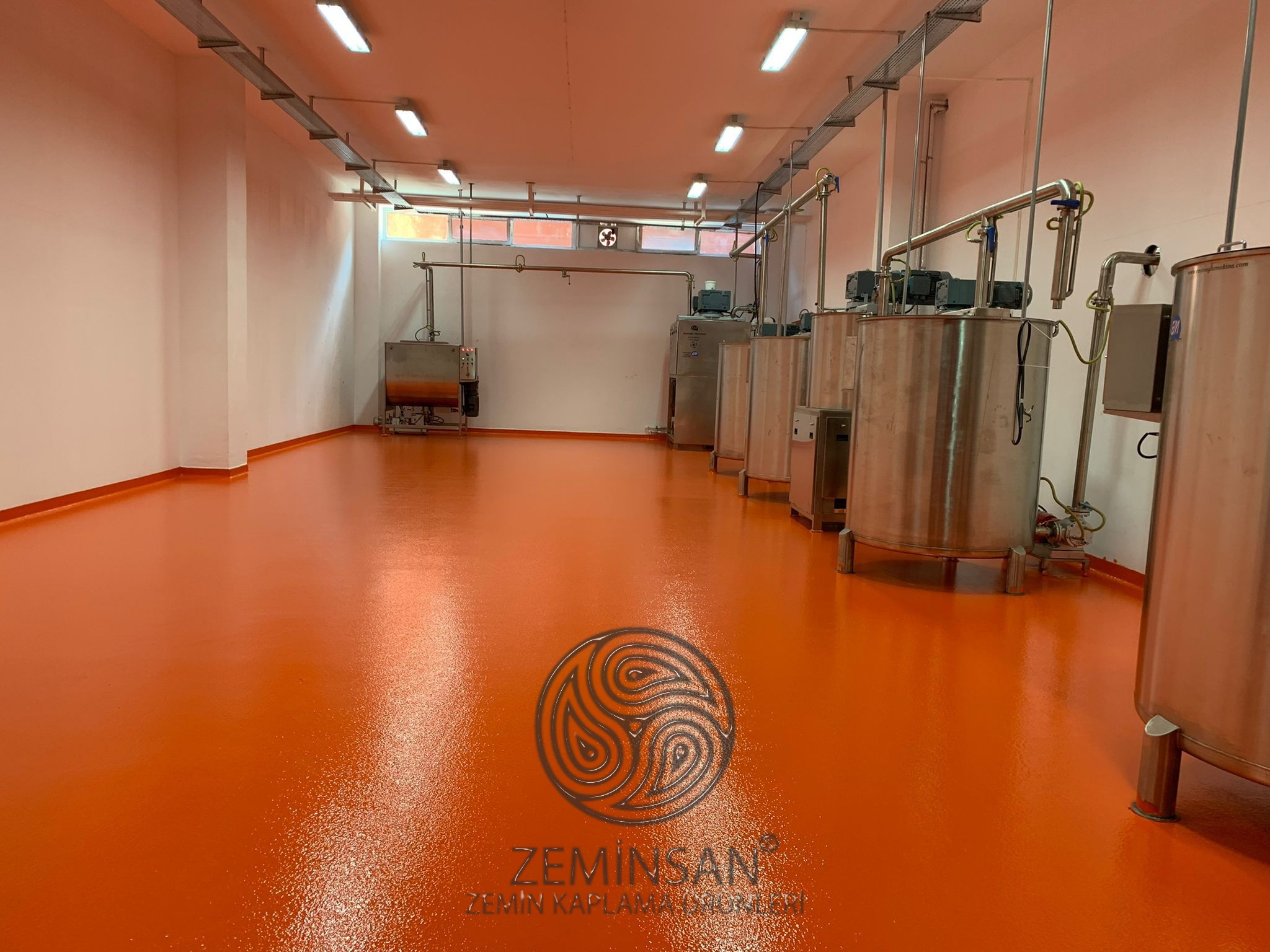 Metalik Epoksi ile Showroom Zeminlerinde Modern ve Dayanıklı Görünüm